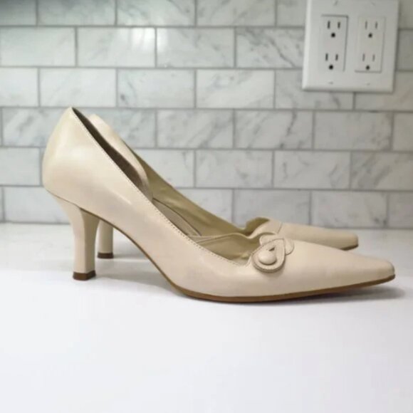 Amazing Vintage Nude Heels - Picture 3 of 15